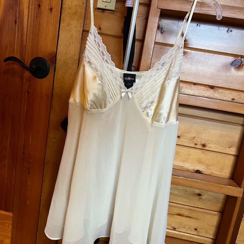 Secret Treasures Cream Satin-like Nightgown / chemise
